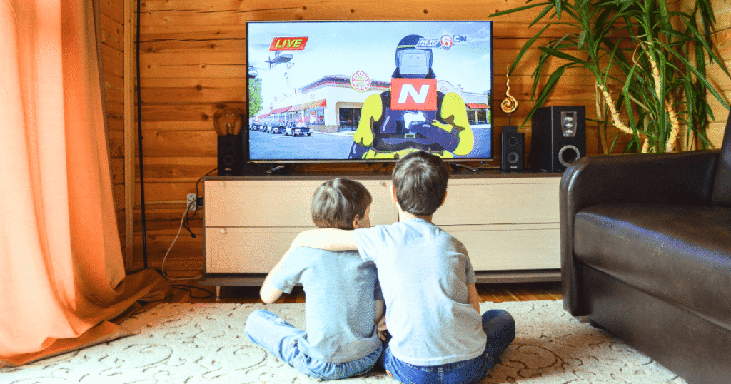 子どもがYouTubeで英語動画を見る様子