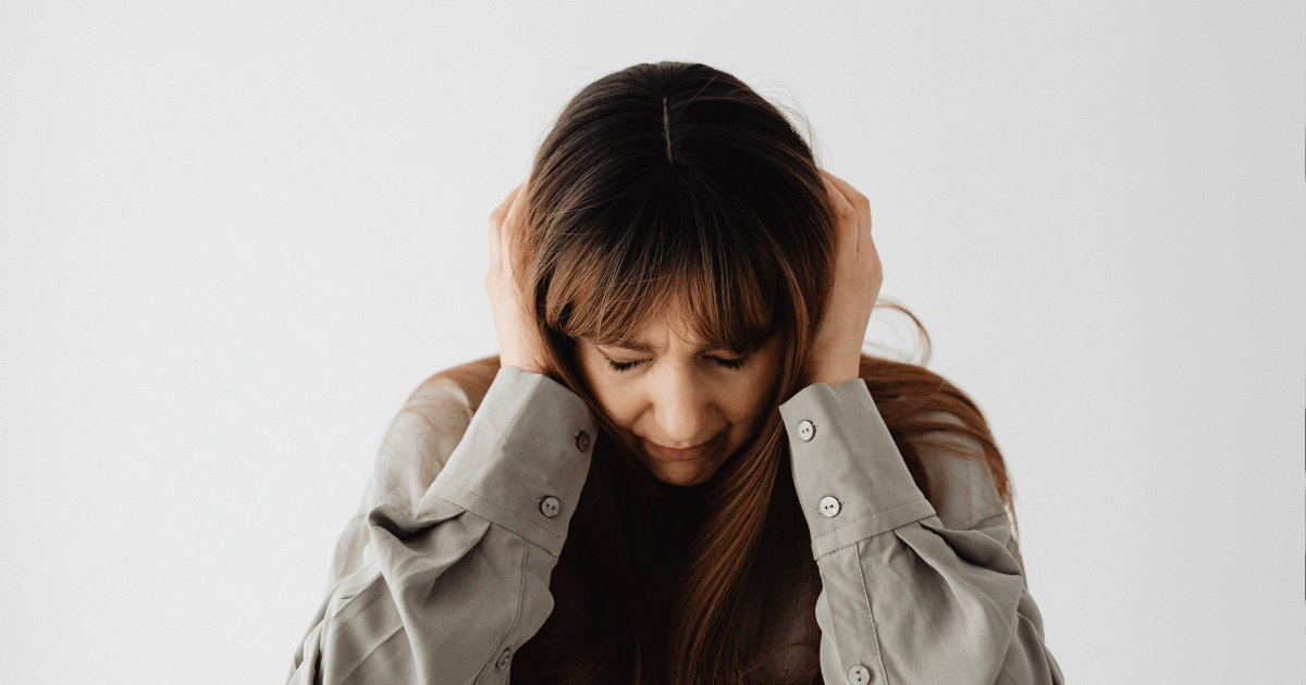 おうち英語で失敗して頭を抱える様子